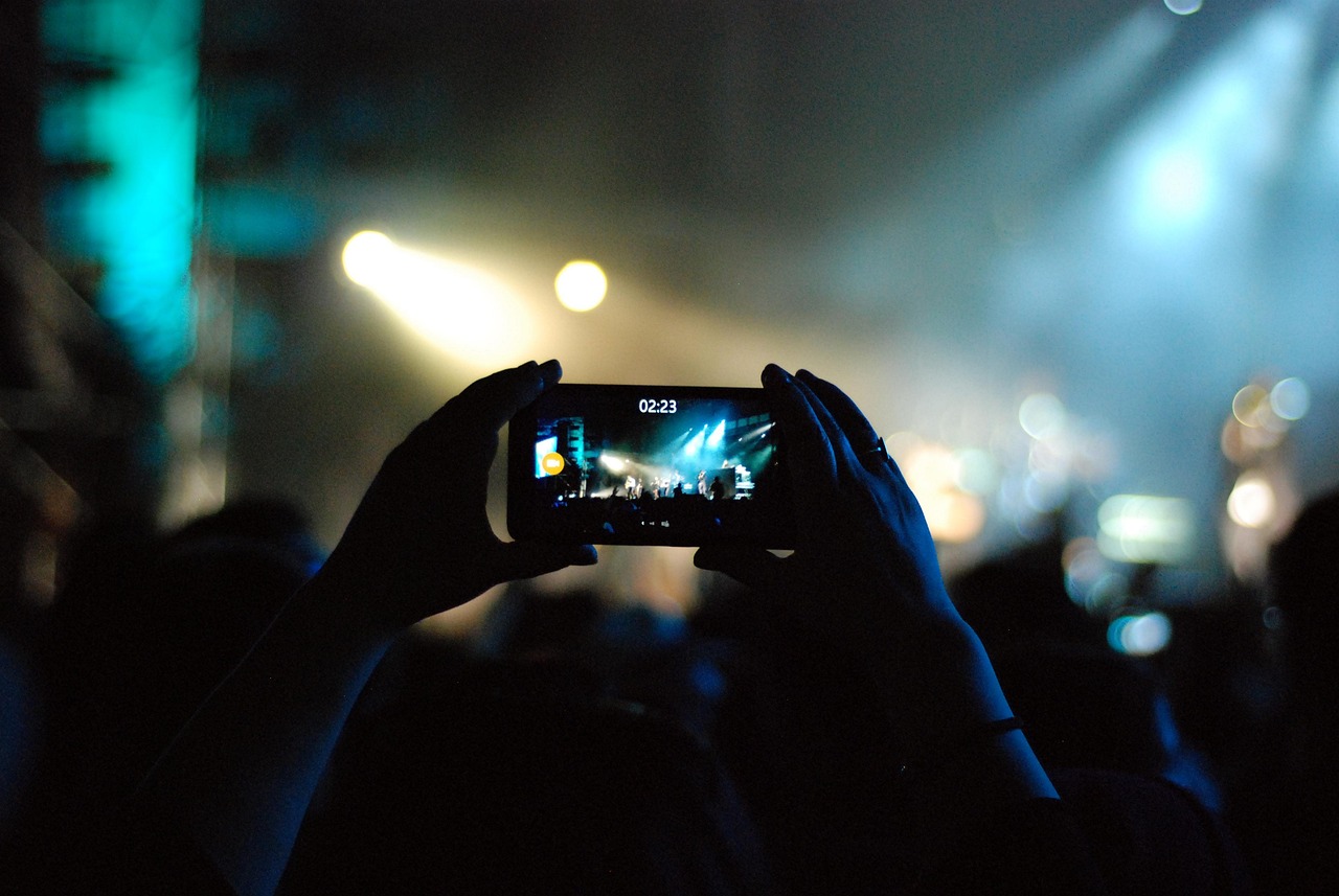 Main Square Festival 2026 à Arras : dates et cadre de la 20e édition — foule festival de musique scène éclairages